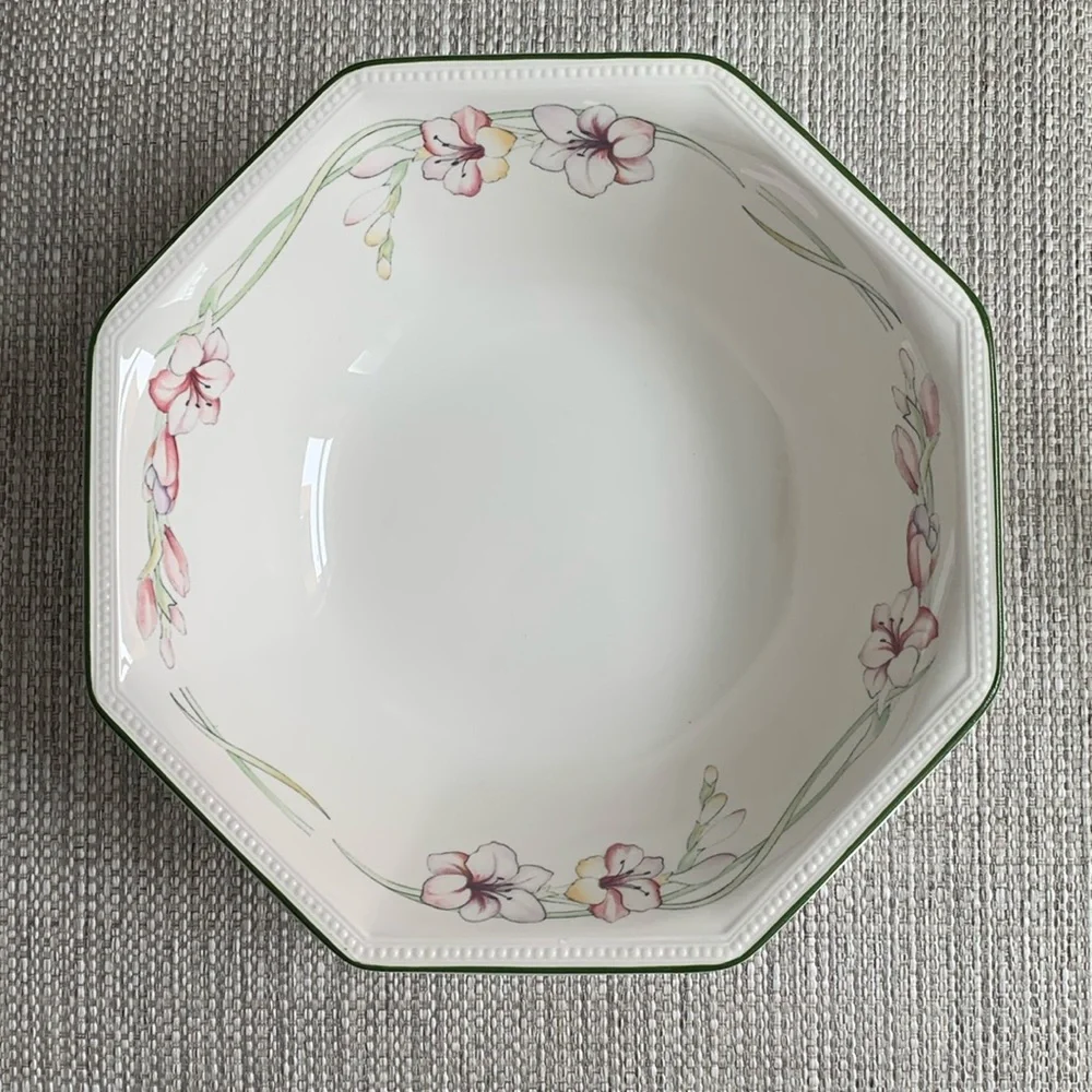 Johnson Brothers UK SANDRINGHAM Serving Bowl